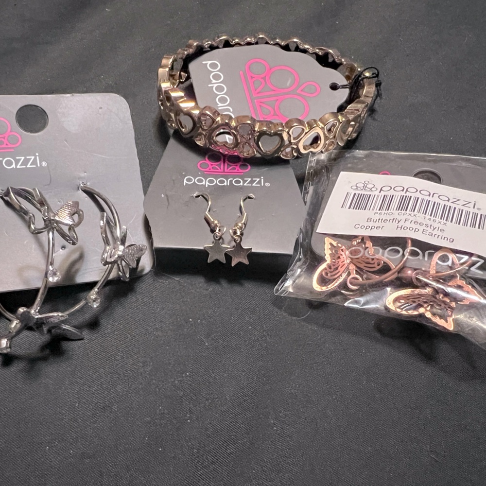 Paparazzi 4 pieces of jewelry.